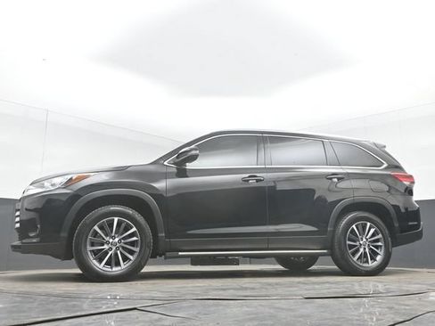 Used 2019 Toyota Highlander XLE FWD image 48