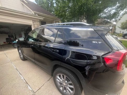 Used 2023 GMC Terrain SLT w/ Infotainment Package II AWD/4WD image 3