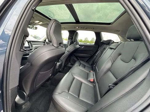 Used 2025 Volvo XC60 B5 Core AWD/4WD image 12