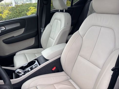 Certified 2023 Volvo XC40 B5 Plus w/ Driver Assist Package AWD/4WD image 18