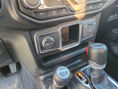 Used 2023 Jeep Gladiator Sport AWD/4WD image 22