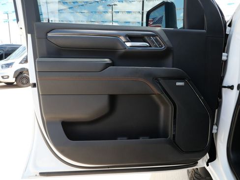 Used 2024 GMC Sierra 2500 AT4 w/ AT4 Premium Plus Package AWD/4WD image 18