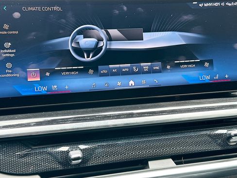 Certified 2024 BMW X7 xDrive40i w/ M Sport Package AWD/4WD image 16