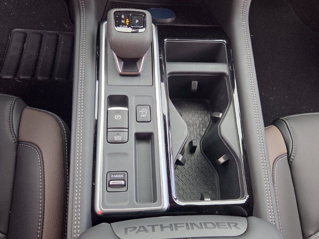 New 2026 Nissan Pathfinder Platinum w/ Accent Package FWD image 22
