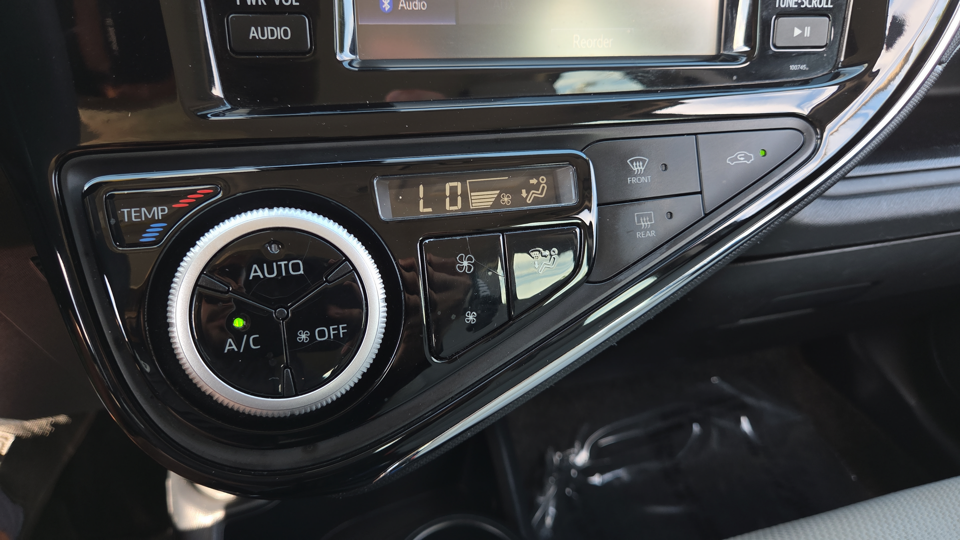Used 2018 Toyota Prius C One FWD image 29