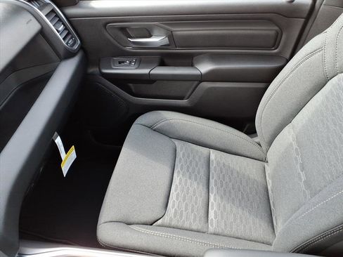 New 2026 RAM 1500 Express AWD/4WD image 32