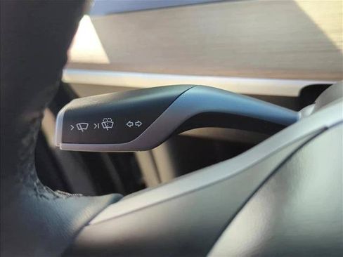 Used 2023 Tesla Model Y Long Range AWD/4WD image 17