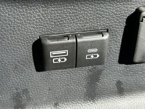 Used 2023 Toyota Tundra Limited image 23