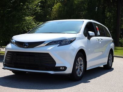 New 2025 Toyota Sienna XLE