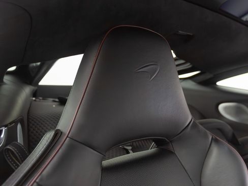 Used 2022 McLaren GT image 31