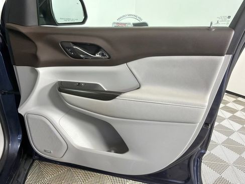 Used 2018 GMC Acadia SLT image 15