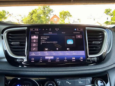 Used 2024 Chrysler Pacifica Limited FWD image 28