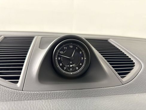 Certified 2024 Porsche Macan Turbo AWD/4WD image 28