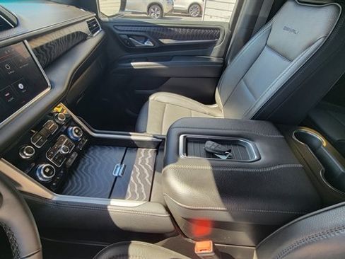 Used 2023 GMC Yukon Denali AWD/4WD image 40
