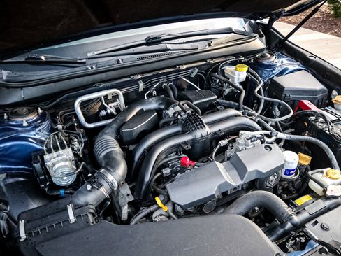 Used 2019 Subaru Outback 2.5i Premium image 32