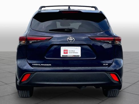 Used 2024 Toyota Highlander XLE FWD image 5