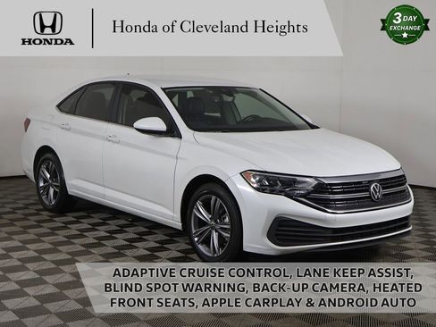 Used 2024 Volkswagen Jetta SE image 1