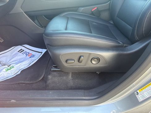 Used 2025 Chevrolet Traverse LT FWD image 20