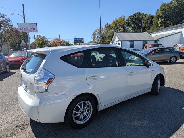 Used 2014 Toyota Prius V Three FWD image 10