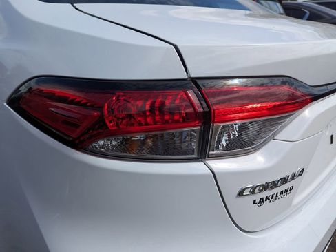 Used 2021 Toyota Corolla LE w/ LE Convenience Package image 6