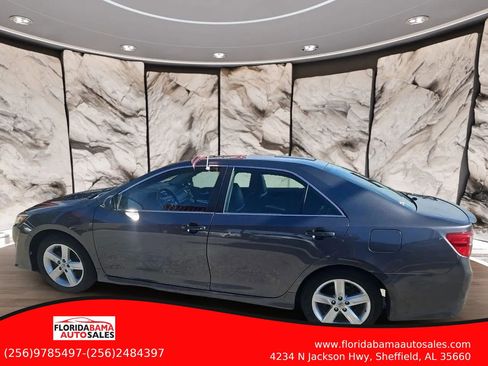 Used 2014 Toyota Camry SE FWD image 3