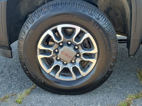Used 2024 GMC Sierra 2500 SLE w/ SLE Value Package; AWD/4WD image 12