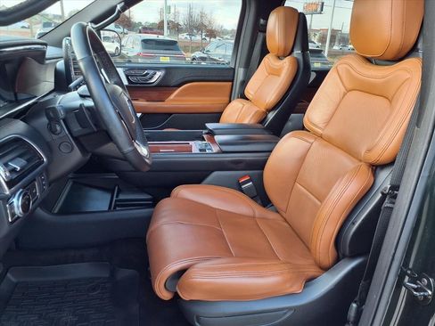 Used 2021 Lincoln Navigator Reserve w/ Luxury Package image 26