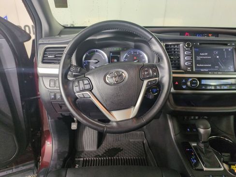 Used 2018 Toyota Highlander Limited Platinum AWD/4WD image 13