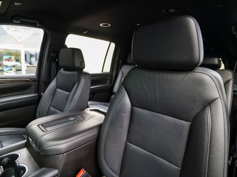 Used 2021 Chevrolet Suburban Z71 w/ Z71 Off-Road Package image 14