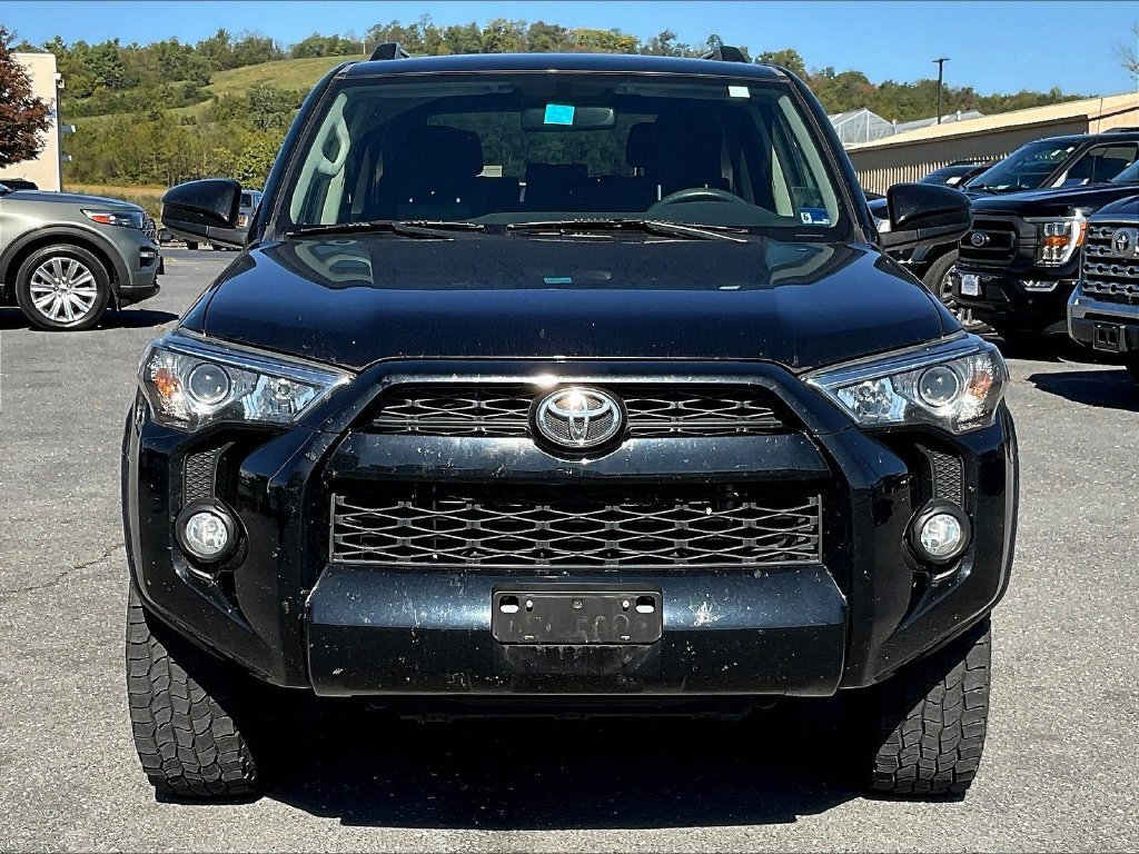 Used 2019 Toyota 4Runner SR5 AWD/4WD image 11