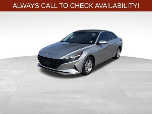 Used 2021 Hyundai Elantra SE FWD image 3