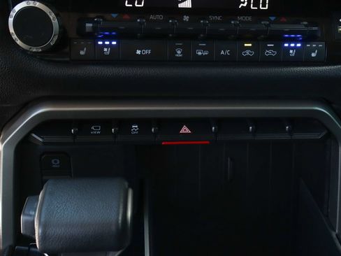 Used 2024 Toyota Tundra Limited AWD/4WD image 36