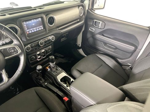 Used 2019 Jeep Wrangler Unlimited Sahara image 19