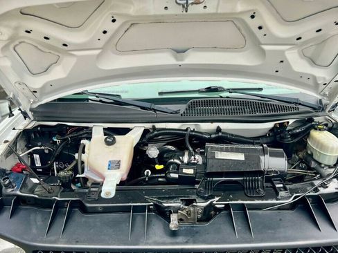 Used 2014 Chevrolet Express 2500 RWD image 11