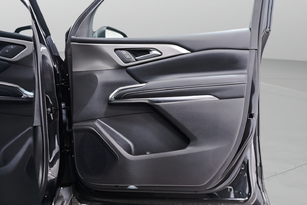 Used 2026 Chevrolet Traverse LT FWD image 35