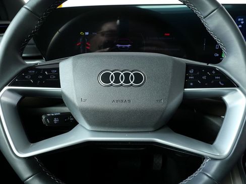 Used 2025 Audi Q5 Premium Plus w/ Premium Plus image 7