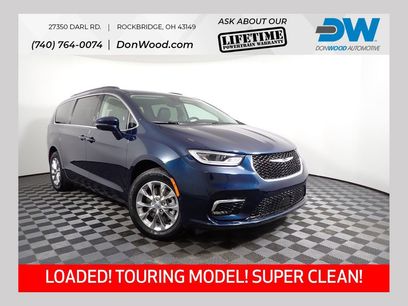 Used 2022 Chrysler Pacifica Touring-L w/ Uconnect Theater Family Group