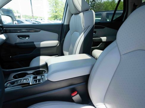 Used 2025 Honda Pilot Elite image 10