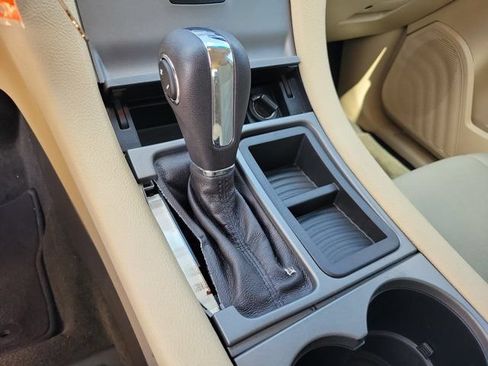 Used 2014 Ford Taurus SE FWD image 15