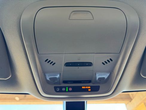 Used 2020 Buick Enclave Essence image 10