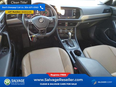 Used 2019 Volkswagen Jetta SE w/ Cold Weather Package FWD image 11