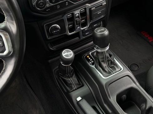 Used 2023 Jeep Wrangler Unlimited Sahara w/ Cold Weather Group AWD/4WD image 28