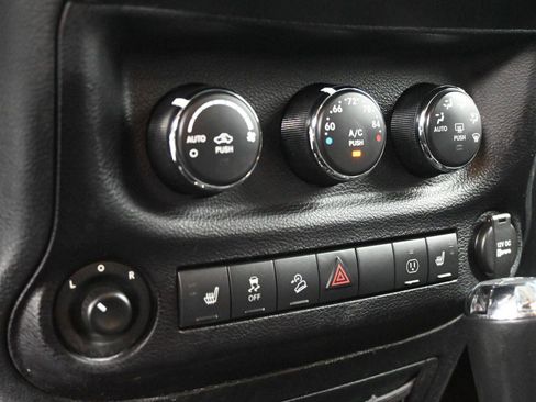 Used 2016 Jeep Wrangler Unlimited Sahara w/ Connectivity Group AWD/4WD image 6