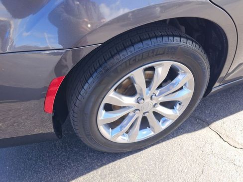 Used 2022 Chrysler 300 Touring image 11