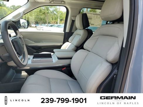 New 2026 Lincoln Navigator L Reserve AWD/4WD image 18