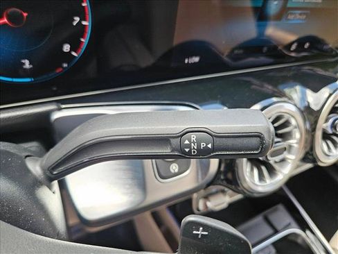 Used 2023 Mercedes-Benz GLB 250 4MATIC image 12