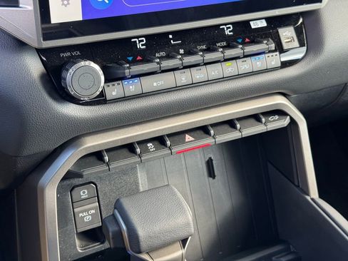 Used 2025 Toyota Tundra Limited image 32
