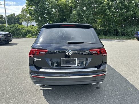 Used 2021 Volkswagen Tiguan SE w/ Panoramic Sunroof Package FWD image 4