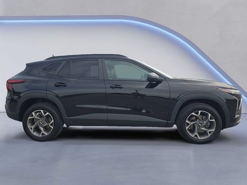 Used 2025 Chevrolet Trax LT w/ Driver Confidence Package FWD image 7