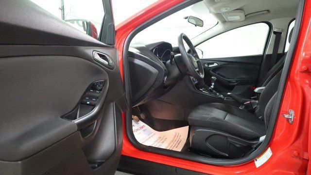Used 2017 Ford Focus SE FWD image 9